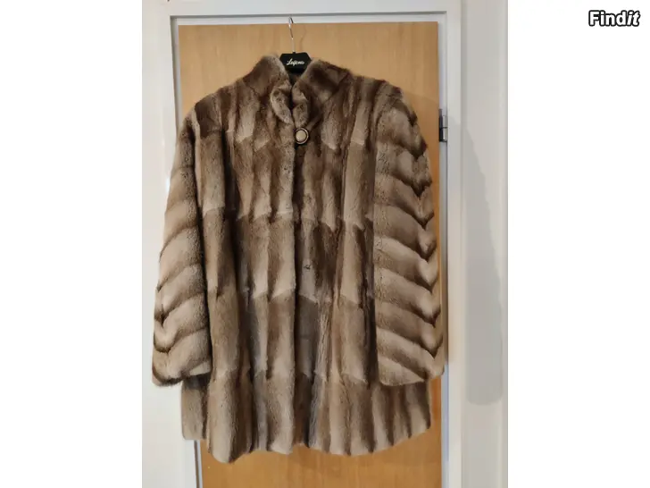 Myydään Päls och pälsmössor