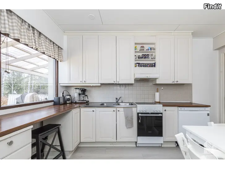 Vuokrataan Tilava rivitalokolmio. Radhuslägenhet trea