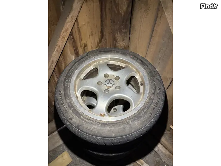 Säljes 16 mercedes fälgar med sommardäck