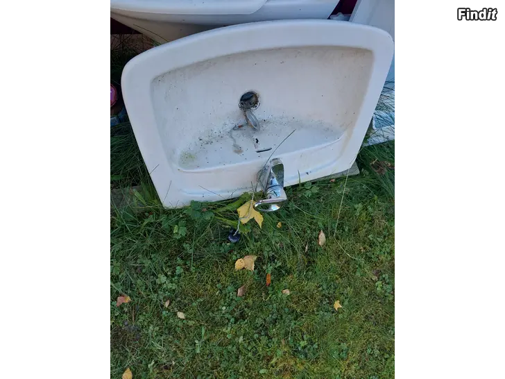 Säljes Lavoar med ny kran