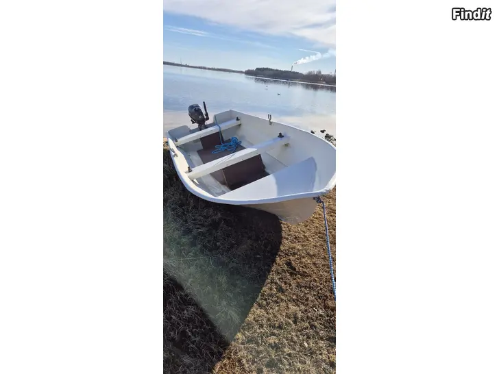 Säljes Stabil roddbåt med Yamaha 6hk