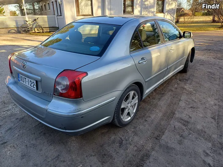 Myydään Toyota Avensis