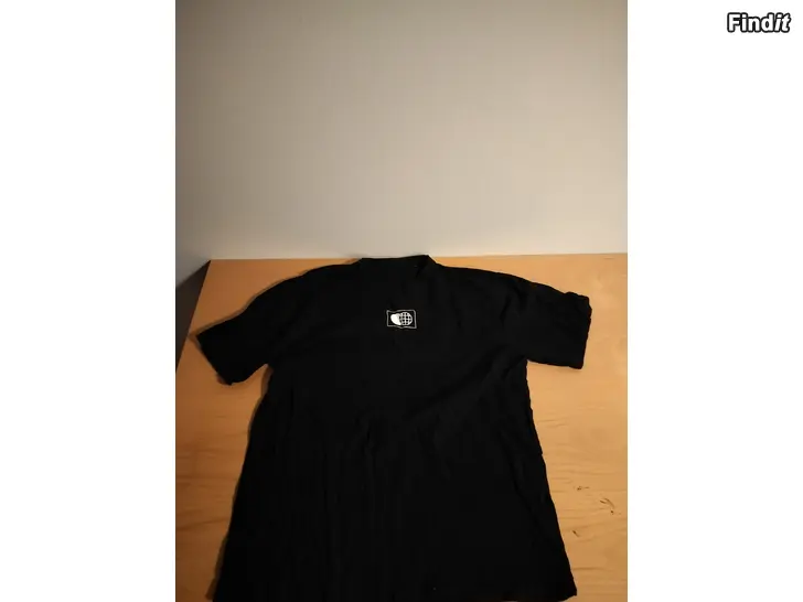 Myydään T-paita kuumaa