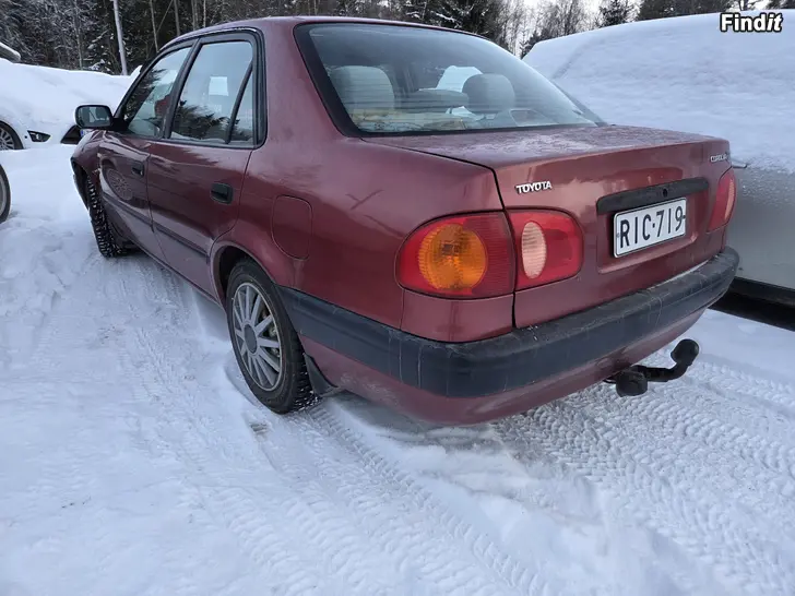 Säljes TOYOTA COROLLA 1.6i 4d  I delar-osina