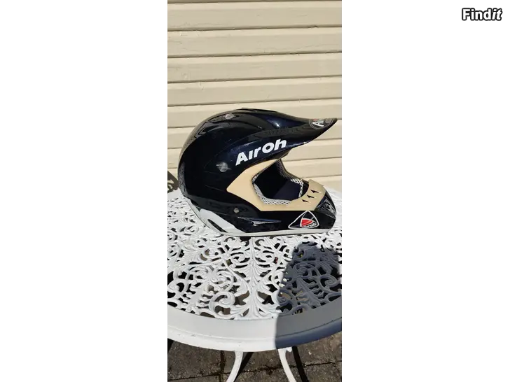 Myydään Mopedhjälm Airoh