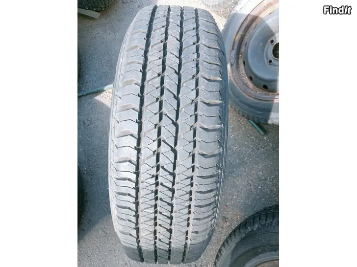Myydään Bridgestone rengas 205/70R15 95T