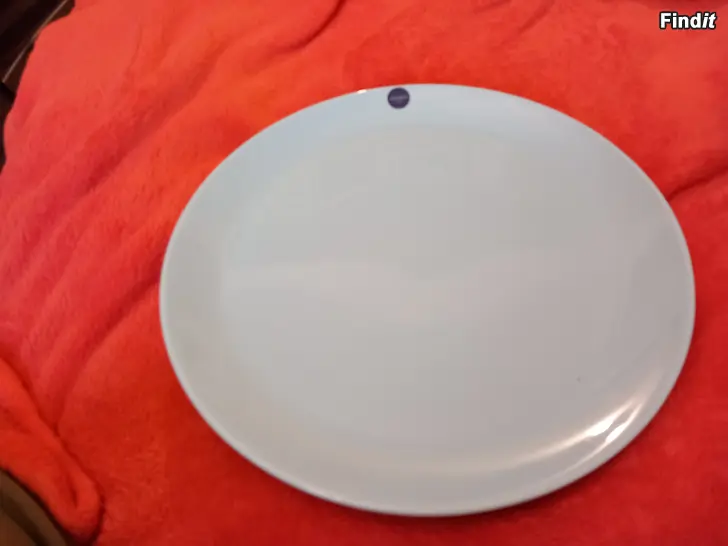 Myydään Lautaset