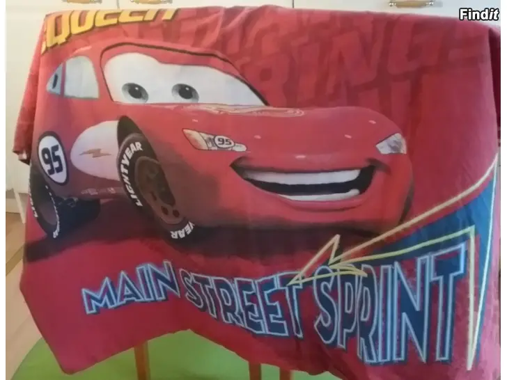 Myydään Disney Cars pussilakanasetti punainen  -hinta 3e