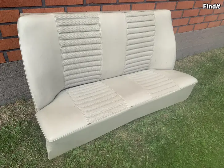 Myydään Volvo Amazon takapenkki baksäte