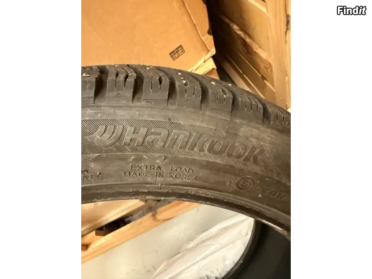 Säljes Vinterdäck Hankook 235/45 R18