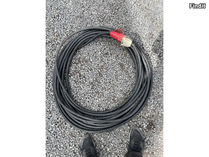 Säljes Gummikabel 16 Amp. med stöpslar 30m 5x6mm²