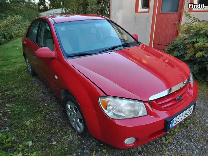 Myydään Kia Cerato 4D 1.6 LX 16v ei liikennekelpoinen. Siisti ja vähän ajettu