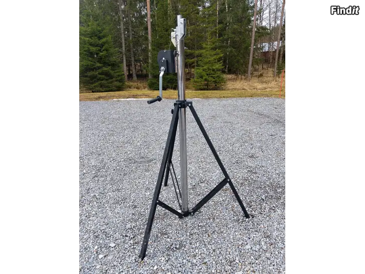 Säljes Två stycken stativ för tross eller lamp lyft, max höjd 3.8m