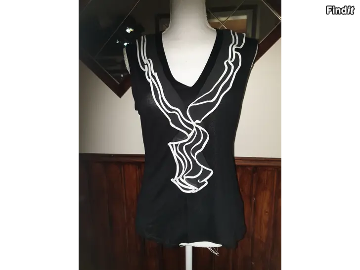 Myydään Musta-valkoinen H ja M röyhelö toppi M/40