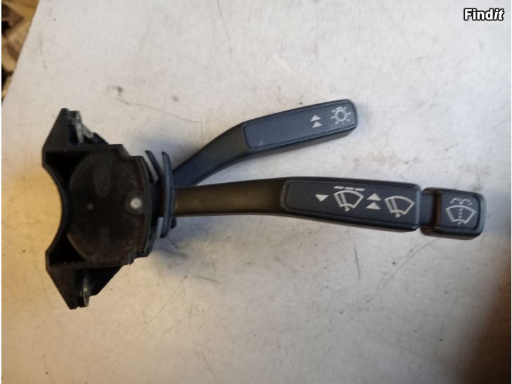 Myydään Ford Sierra monitoimivivut valo/pyyhin 59055