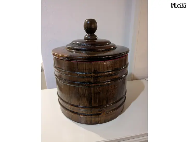 Myydään Stor träburk 35 cm. Puinen säilytyspurkki