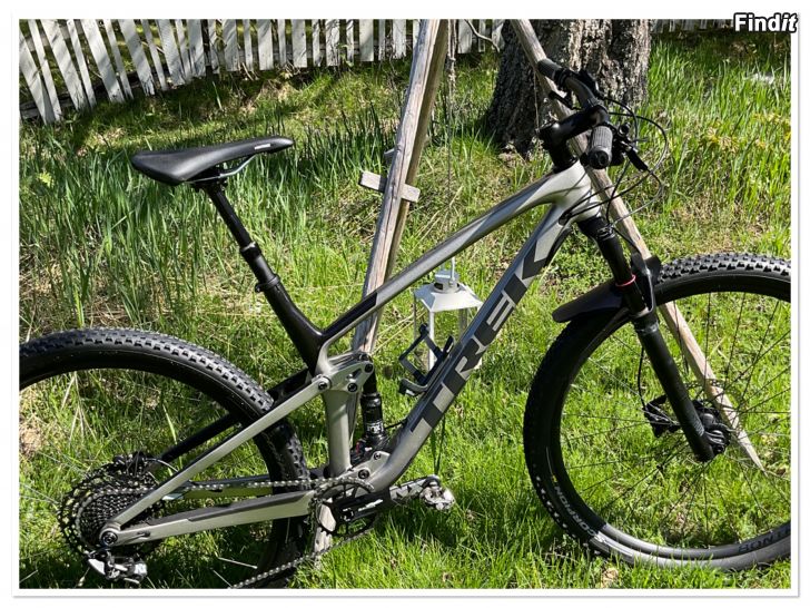 Säljes Trek TopFuel 9.8 heldämpad MTB strl L täysjousto