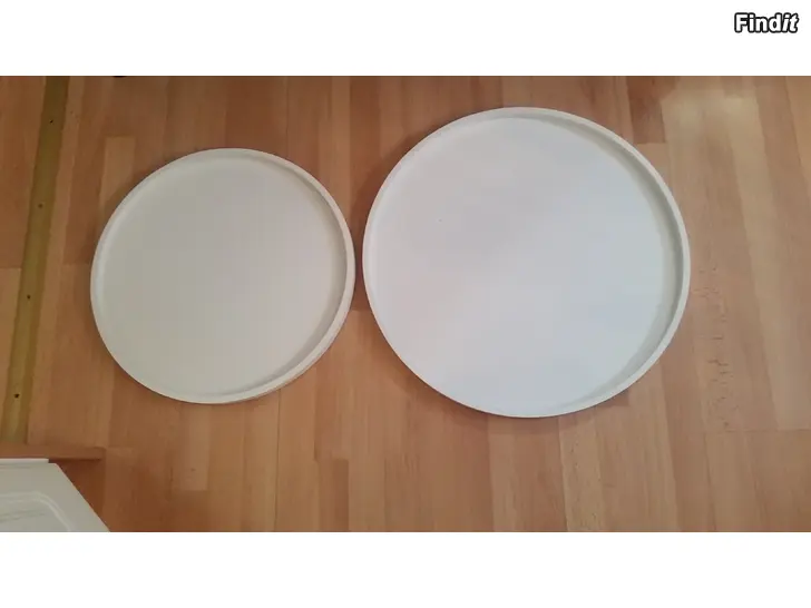 Myydään 2kpl valkoinen pyöreä puutarjotin MyWay-hinta 6e
