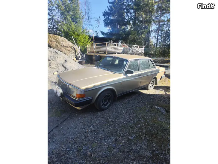 Myydään Volvo 240 vaihto veneeseen