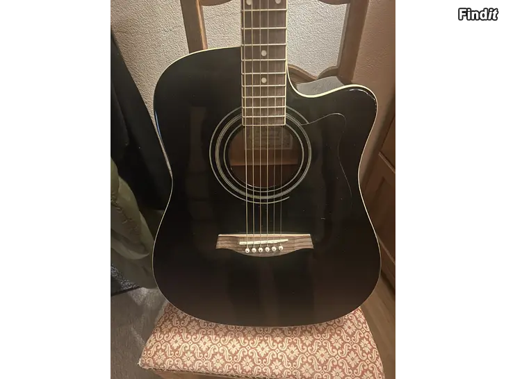 Myydään Ibanez V72