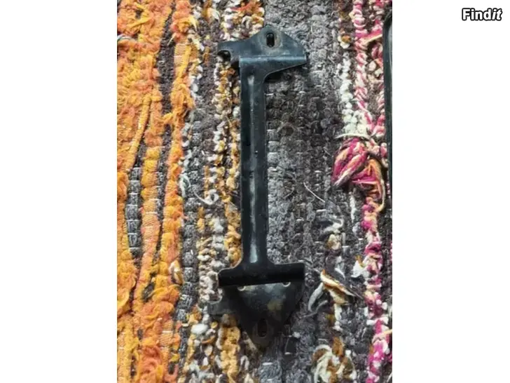 Myydään Taustapeili akkun kiinnike