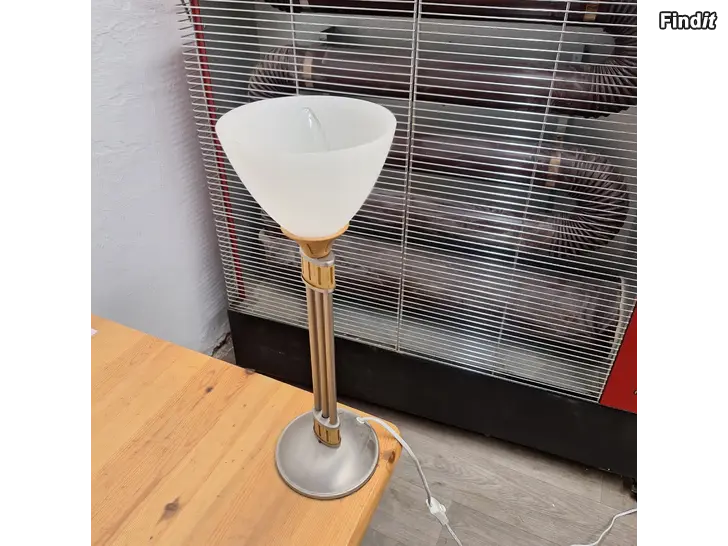 Säljes bordslampa