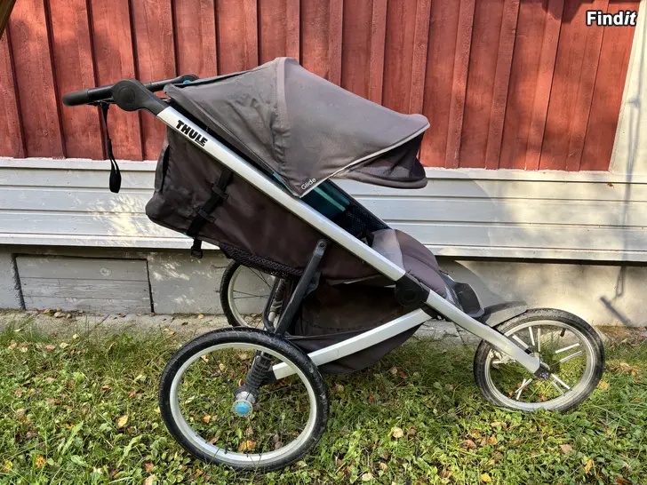 Säljes Thule Glide springvagn