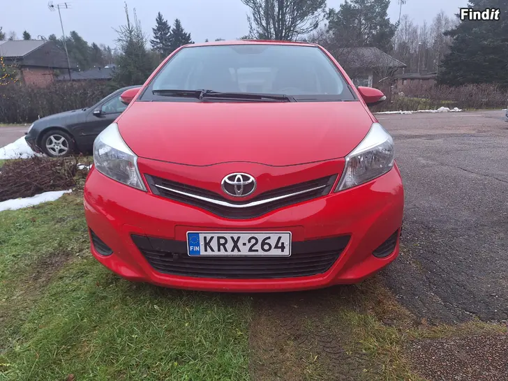 Myydään Hieno uusikorinen toyota yaris