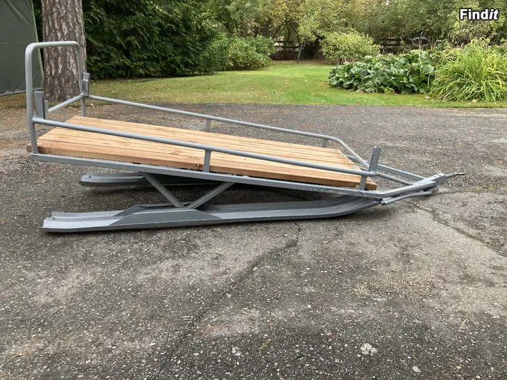 Myydään Reki Moottorikelkan /  mönkijän  tavarareki puulavalla