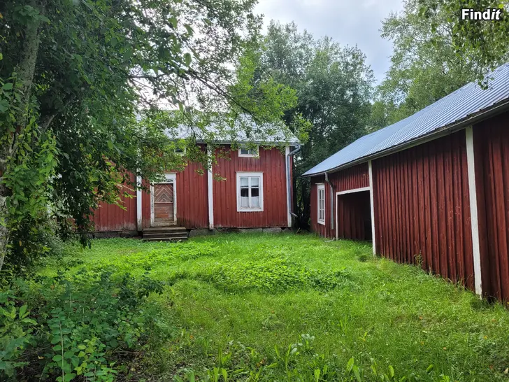 Säljes Bondgård och tillhörande uthus med tomt, i Yttermalax