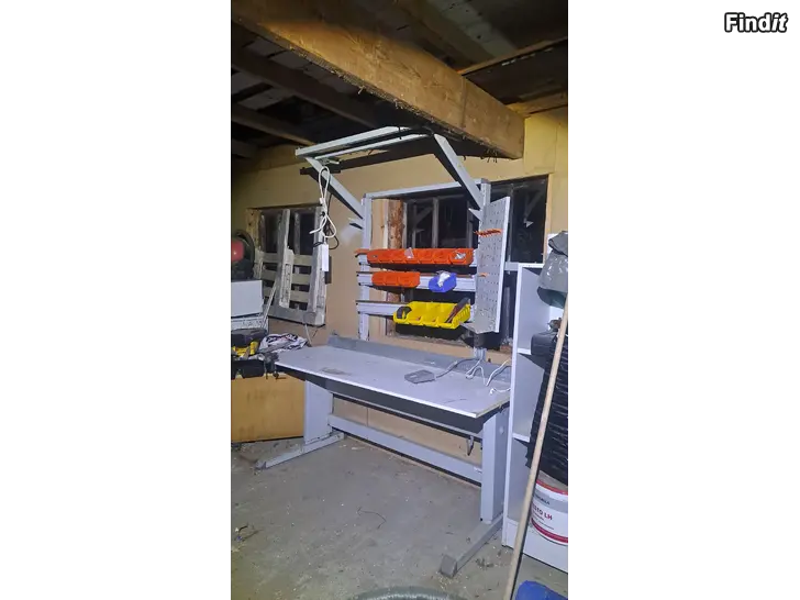 Säljes Elektriskt höj o. sänkbart arbetsbord klassat för 200kg