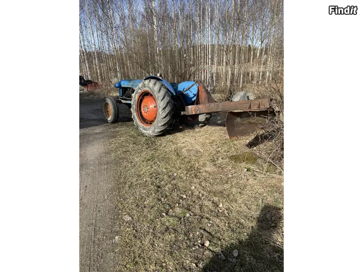 Säljes Fordson Dexta Diesel årsmodell 1959