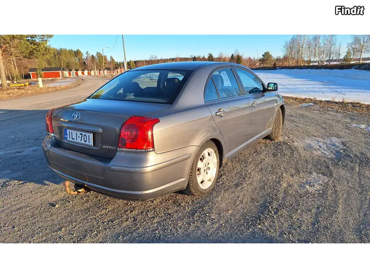 Myydään Toyota avensis bensa
