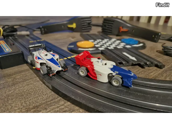 Säljes MicroScalextric F1 bilbana