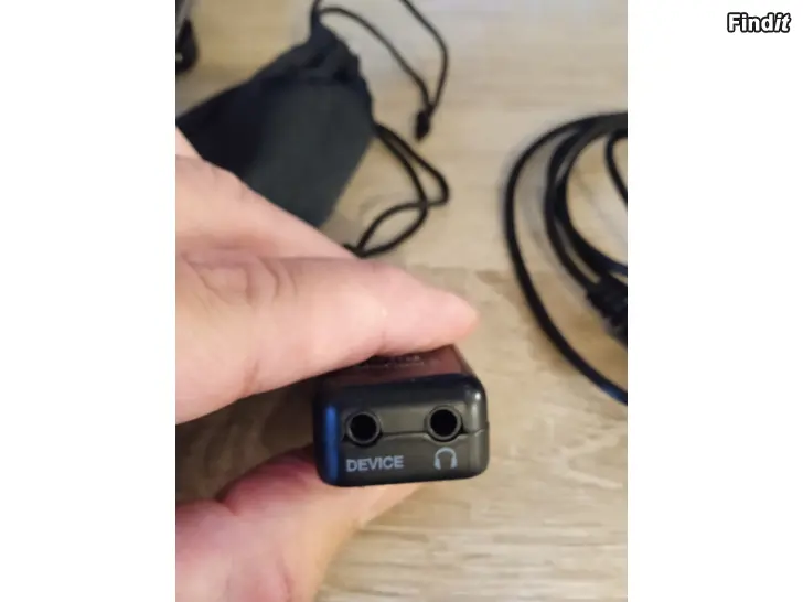 Myydään iRig MicCast 2 pieni mikrofoni kännykkään