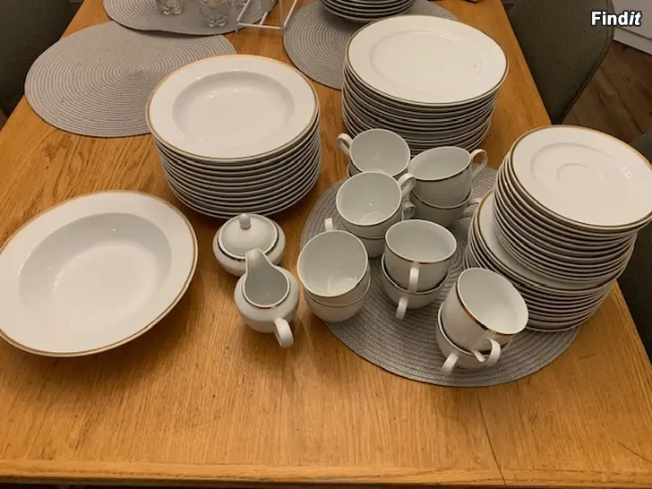 Myydään 12 hengen astiasto
