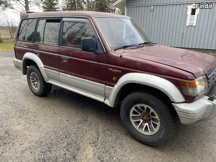 Myydään Mitsubishi Pajero