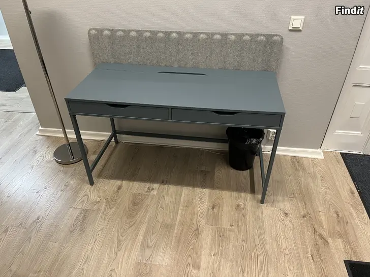 Myydään Työpöytä ALEX 132x58 harmaanturkoosi