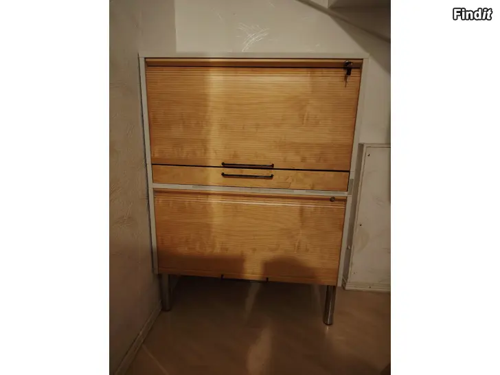 Säljes Martela skåp