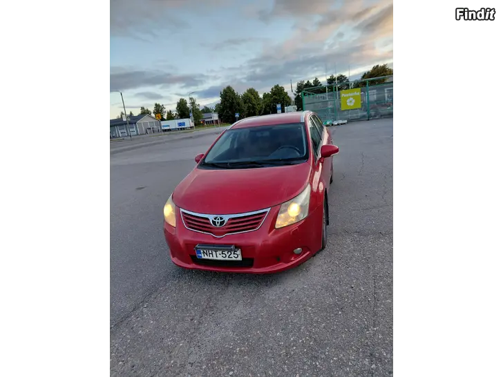 Myydään Avensis t27