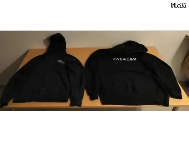 Myydään Kuumaa bändin huppari neljänsuora huppari