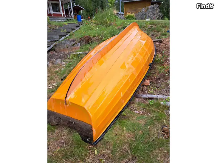 Säljes Roddbåt med  evinrude 4hp