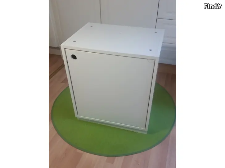 Myydään Muurame valkoinen kaappi sokkelilla Design Pirkko Stenros -hinta 20e