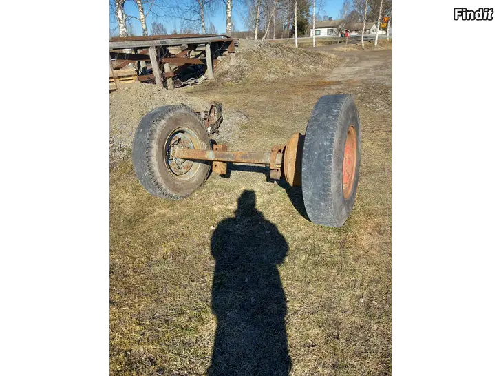 Myydään Akselisto renkain