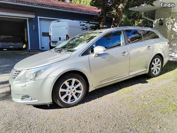Myydään Toyota Avensis farkku -11