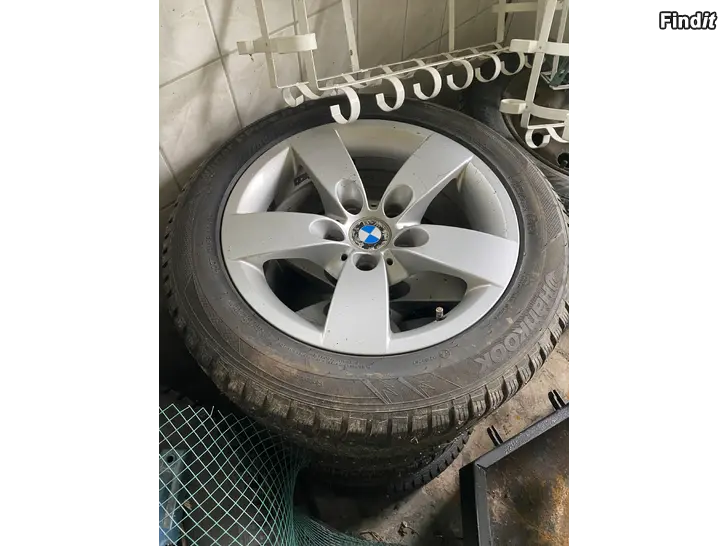Säljes BMW 16tums vinterringar