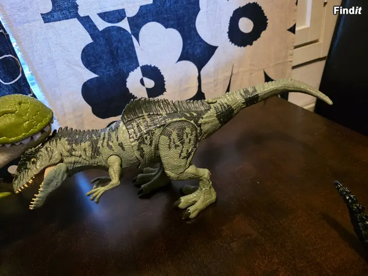 Säljes Paket med flera dinosaurier
