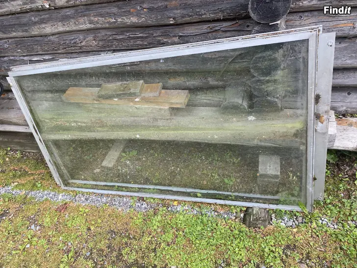 Säljes 2x gamla balkongglas