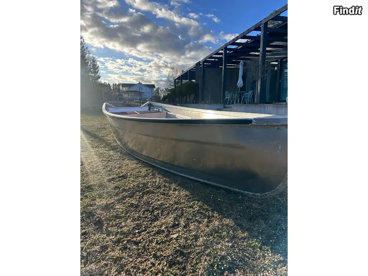 Myydään Käyttämätön alumiinivene ja yamaha 9.9