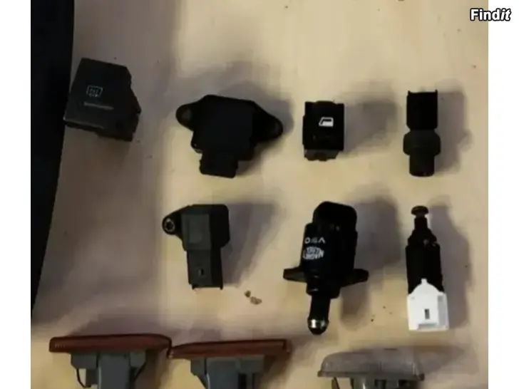 Myydään Kaasuläpäanturi tyhjäkäyntianturi ahtopaineanturi